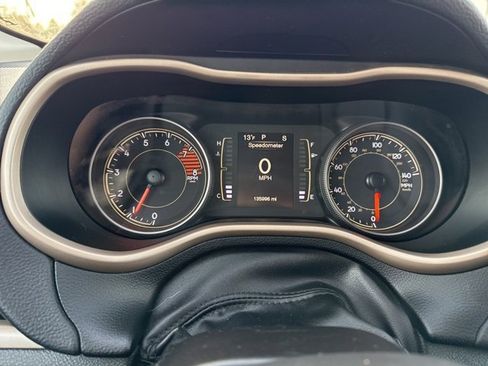 Used 2018 Jeep Cherokee Latitude w/ Cold Weather Group image 17