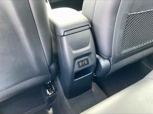 Used 2024 Hyundai Venue Limited FWD image 10