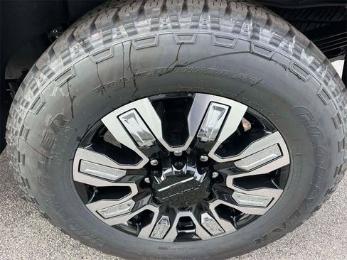 New 2026 GMC Sierra 2500 Denali w/ Denali Reserve Package image 12