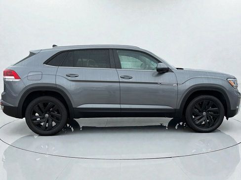 Used 2022 Volkswagen Atlas Cross Sport SE image 2