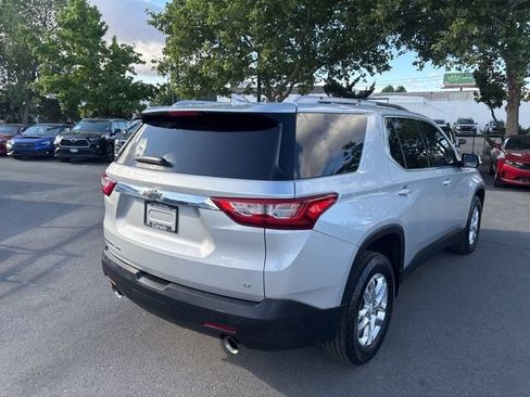 Used 2018 Chevrolet Traverse LT w/ LPO, Black Accent Package AWD/4WD image 8