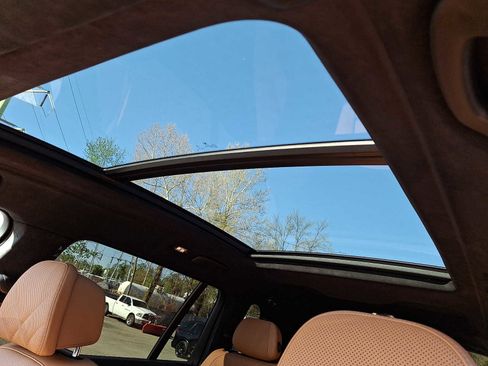 Used 2024 BMW X7 xDrive40i w/ M Sport Package AWD/4WD image 16
