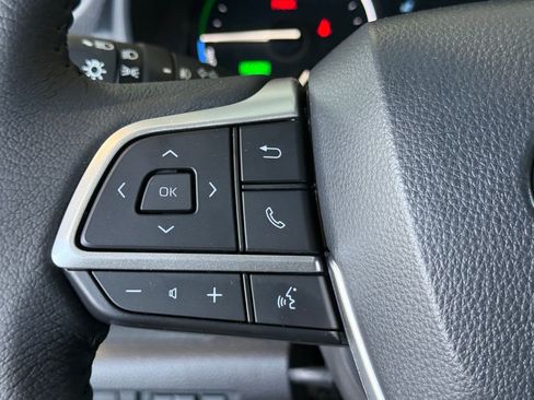 Used 2025 Toyota Sienna XLE w/ XLE Plus Package image 26