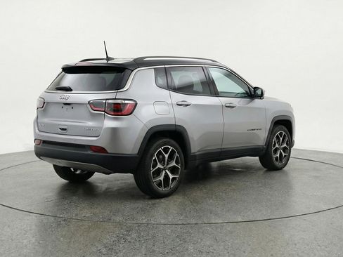 Used 2025 Jeep Compass Limited image 9