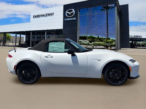New 2026 MAZDA MX-5 Miata Club w/ Weather Package RWD image 7