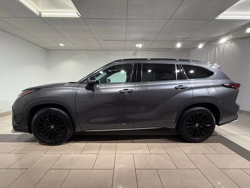Used 2025 Toyota Highlander XSE AWD/4WD image 2