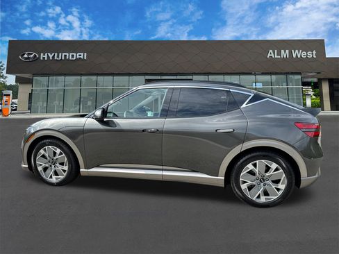 Used 2025 Genesis GV60 RWD image 8