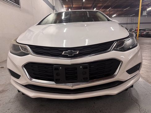 Used 2018 Chevrolet Cruze LT w/ Convenience Package image 8