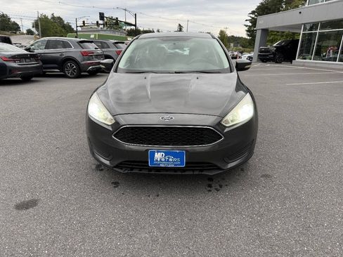 Used 2017 Ford Focus SE FWD image 3