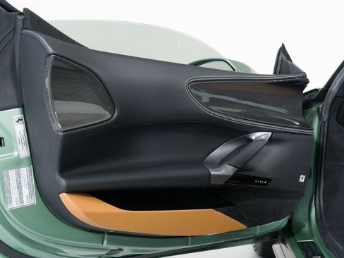 Used 2025 Ferrari SF90 Spider image 32