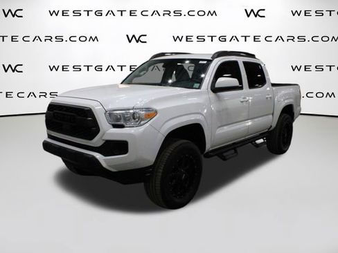 Used 2022 Toyota Tacoma SR image 1