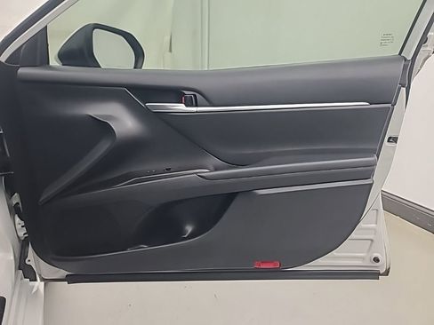 Used 2024 Toyota Camry SE FWD image 9