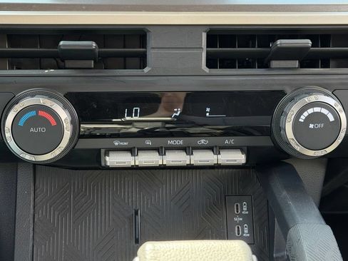 Used 2024 Toyota Tacoma SR5 AWD/4WD image 11