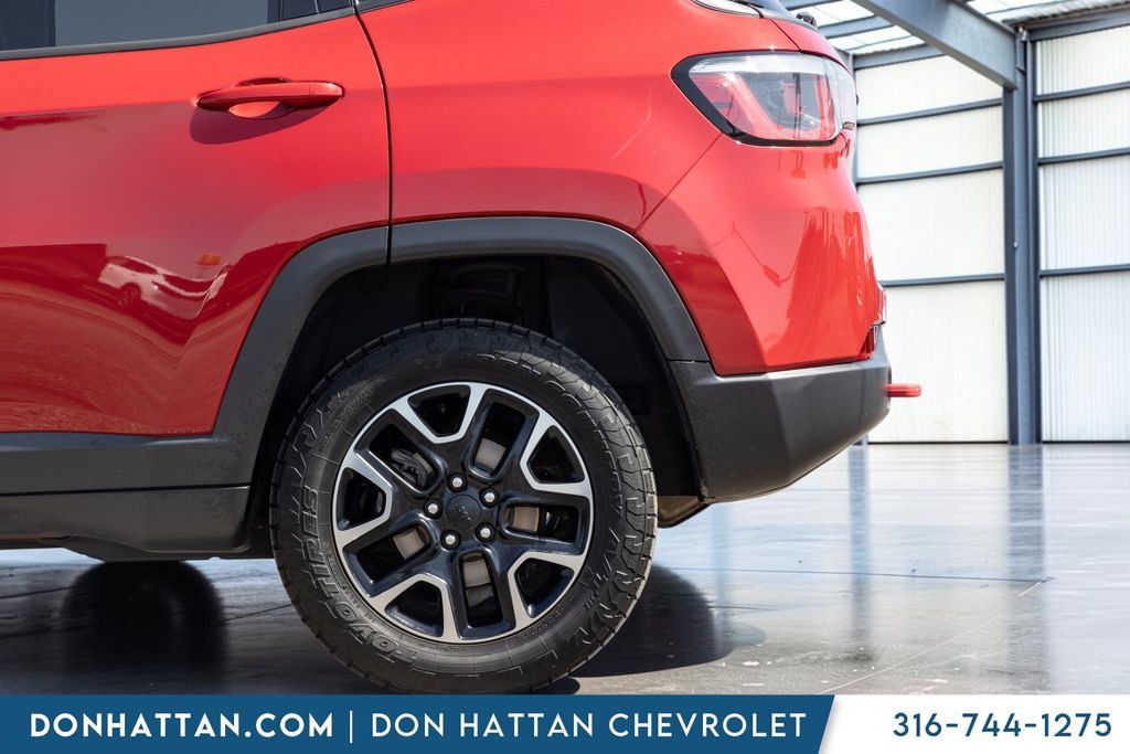 Used 2018 Jeep Compass Trailhawk w/ Cold Weather Group AWD/4WD image 28