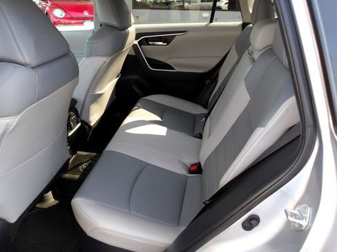 Used 2021 Toyota RAV4 XLE image 10