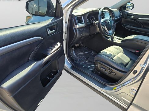 Used 2017 Toyota Highlander SE AWD/4WD image 24