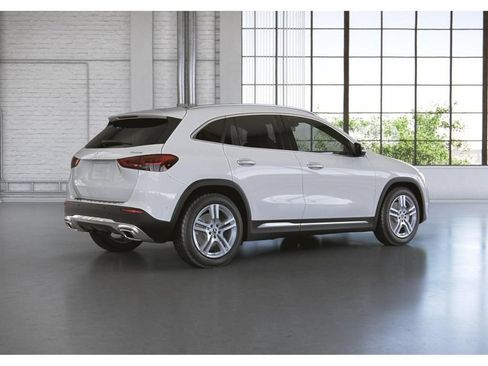 Used 2023 Mercedes-Benz GLA 250 4MATIC image 21