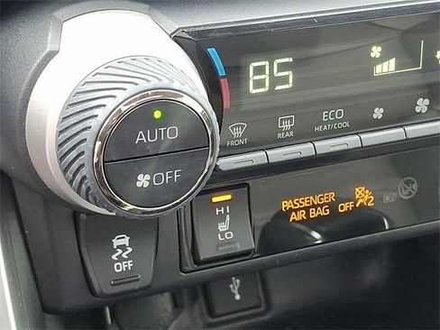 Used 2020 Toyota RAV4 XLE Premium image 21