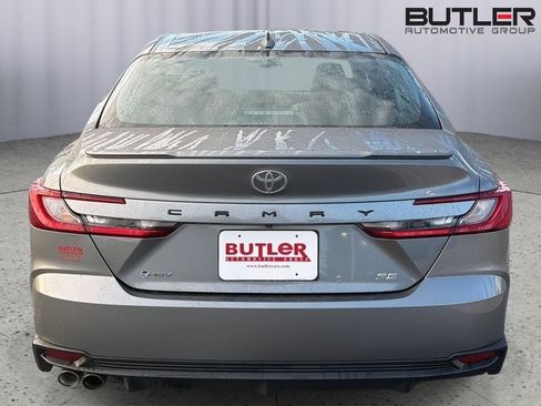 Certified 2025 Toyota Camry SE FWD image 5
