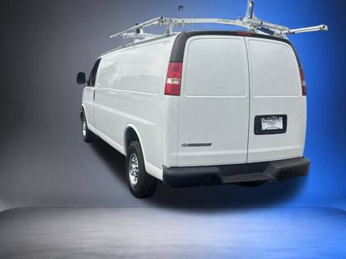 Used 2018 Chevrolet Express 3500 Extended w/ Driver Convenience Package RWD image 5