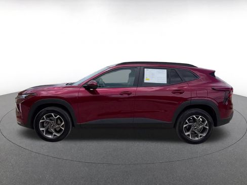 Used 2025 Chevrolet Trax LT FWD image 7