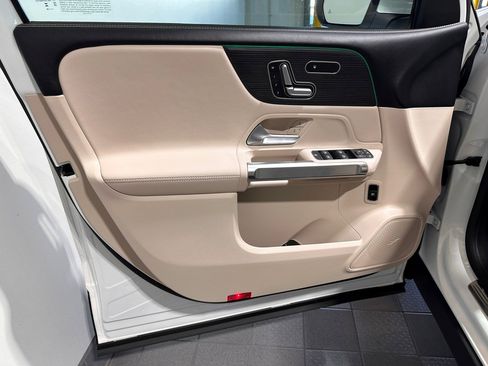 New 2025 Mercedes-Benz GLB 250 4MATIC image 8