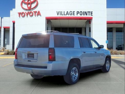 Used 2019 Chevrolet Suburban LT image 7