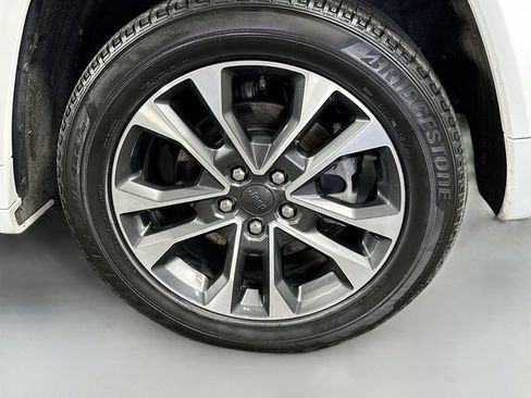 Used 2022 Jeep Grand Cherokee Overland w/ Luxury Tech Group IV AWD/4WD image 34