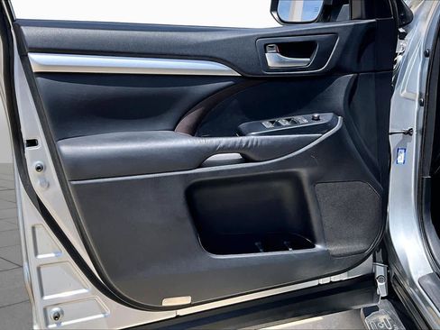 Used 2015 Toyota Highlander XLE FWD image 20