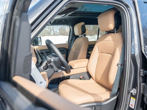 New 2026 Land Rover Defender 130 X-Dynamic SE image 18