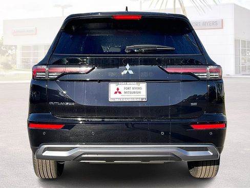 New 2026 Mitsubishi Outlander SE image 4