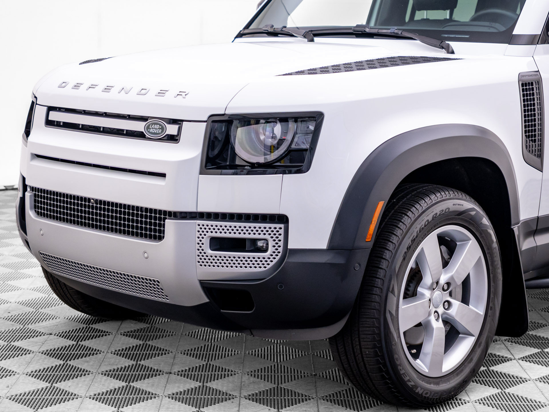 Used 2023 Land Rover Defender 110 SE AWD/4WD image 36