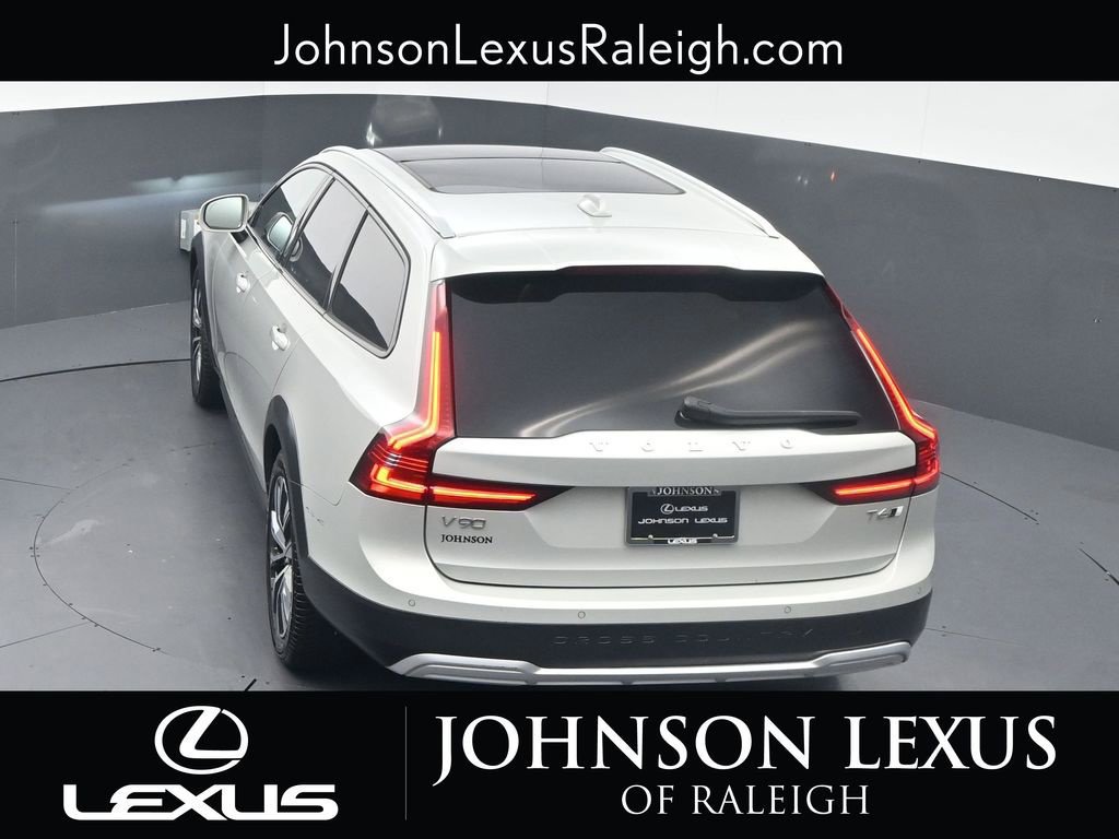 Used 2021 Volvo V90 T6 Cross Country AWD/4WD image 22