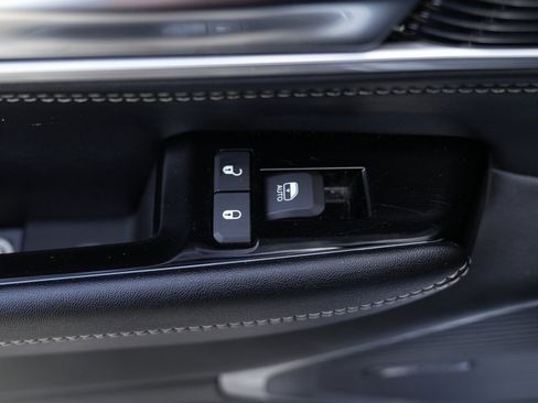 Used 2023 Jeep Wagoneer L Series II image 33