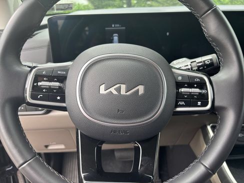 Used 2026 Kia Carnival FWD image 29