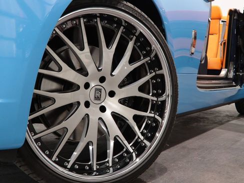 Used 2017 Rolls-Royce Dawn image 17