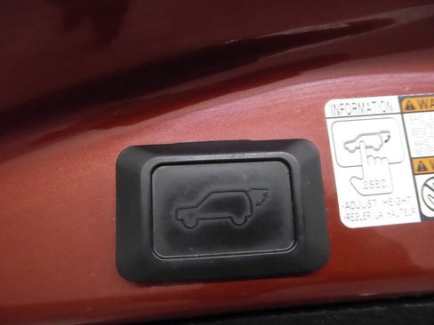 Used 2016 Toyota RAV4 XLE AWD/4WD image 31