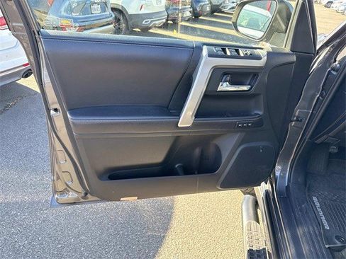 Used 2018 Toyota 4Runner Limited image 13