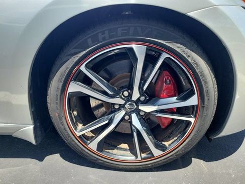 Used 2020 Nissan 370Z Coupe RWD image 2