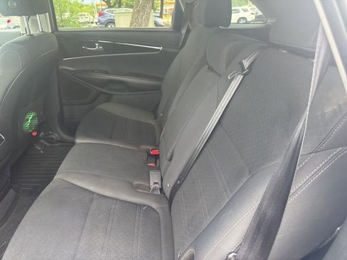Used 2020 Kia Sorento L FWD image 19