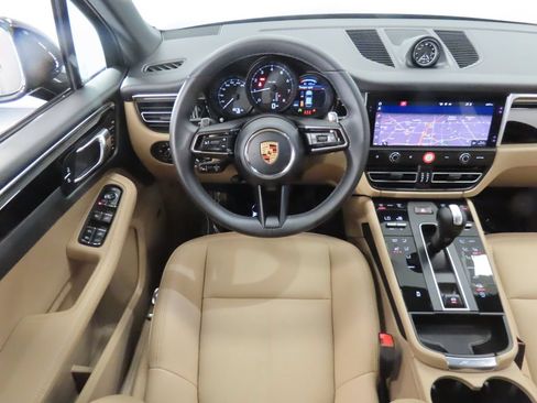 Certified 2026 Porsche Macan AWD/4WD image 16