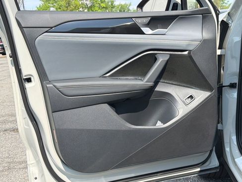 New 2026 Volkswagen Tiguan SEL R-Line AWD/4WD image 12