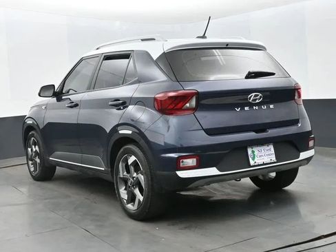 Used 2023 Hyundai Venue Limited FWD image 9
