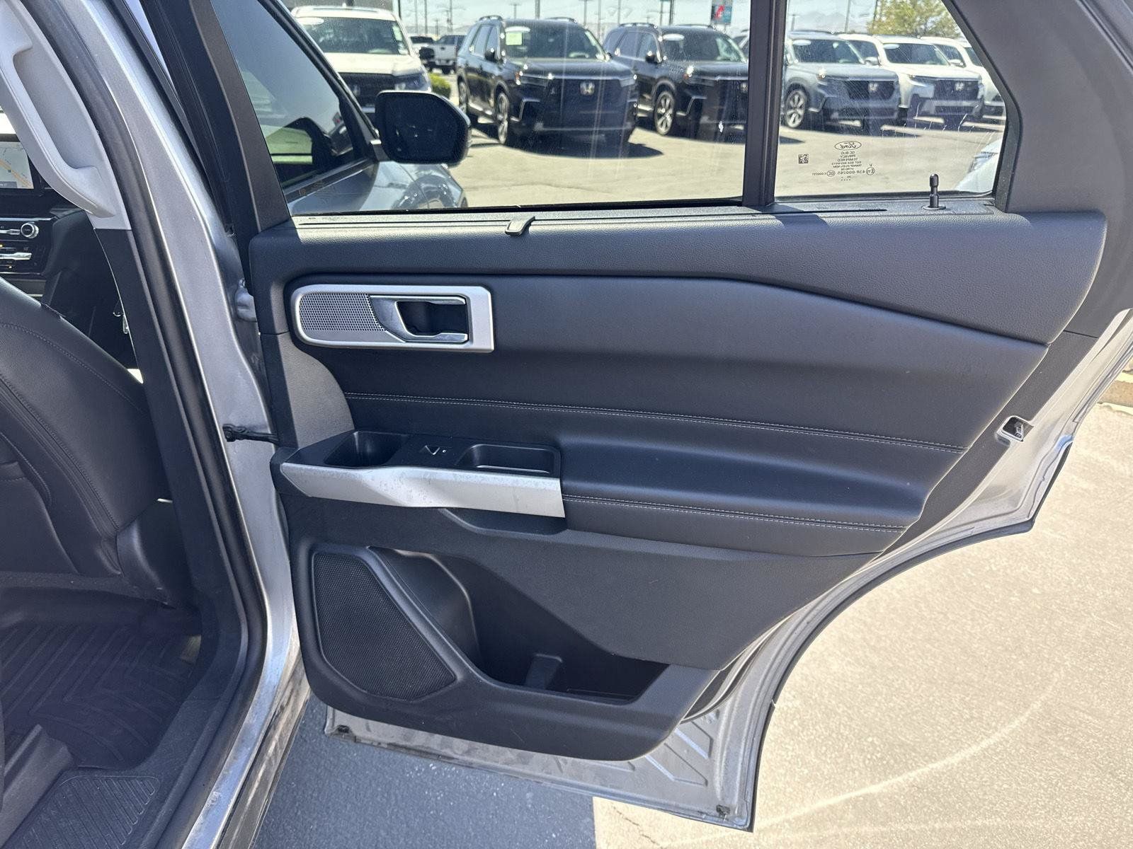 Used 2021 Ford Explorer Limited w/ Equipment Group 301A AWD/4WD image 24