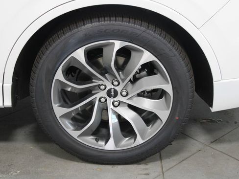 New 2026 Lincoln Aviator 2WD w/ Jet Appearance Package image 17