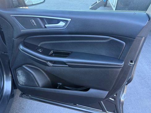 Used 2017 Ford Edge Titanium w/ Equipment Group 301A image 9