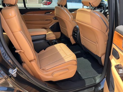 Used 2024 Jeep Grand Cherokee L Summit AWD/4WD image 36