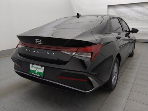 Used 2025 Hyundai Elantra SE w/ Cargo Package FWD image 9
