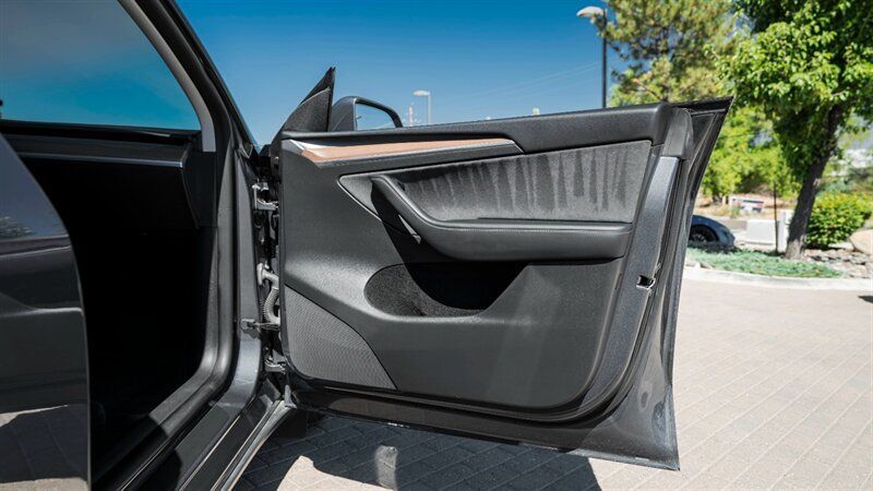 Used 2022 Tesla Model Y Performance AWD/4WD image 26