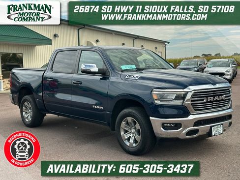 Used 2023 RAM 1500 Laramie AWD/4WD image 1
